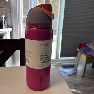 Owala 32oz Pink Insulated Stainless Steel Water Bottle Read My Lips